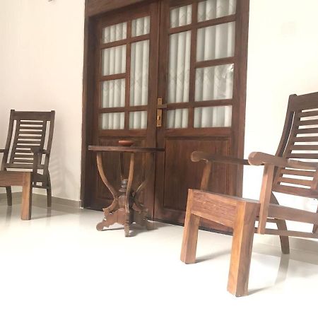 Hiru Resort Inn Unawatuna Buitenkant foto