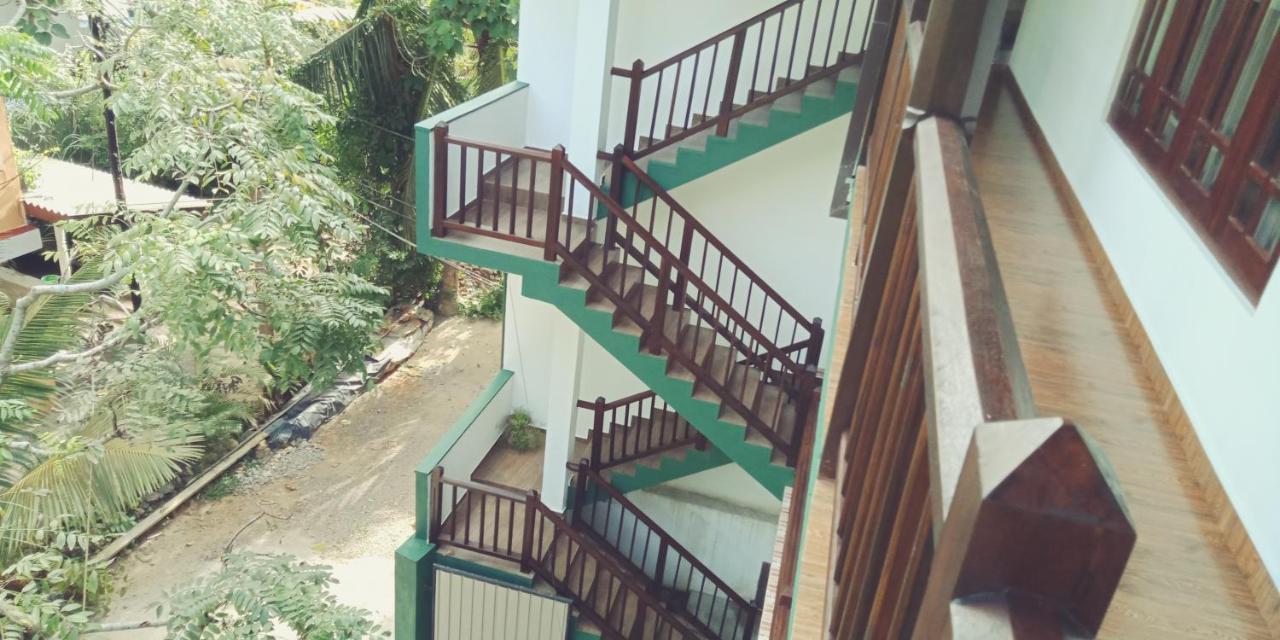 Hiru Resort Inn Unawatuna Buitenkant foto
