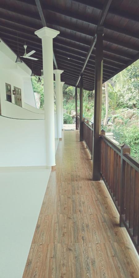 Hiru Resort Inn Unawatuna Buitenkant foto