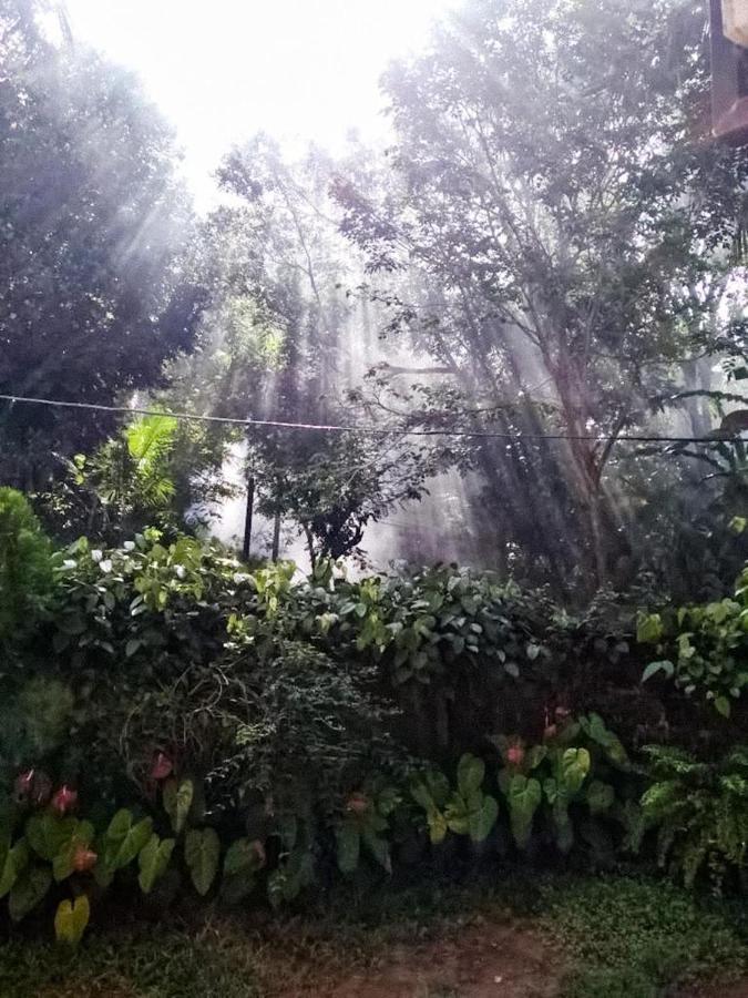 Hiru Resort Inn Unawatuna Buitenkant foto