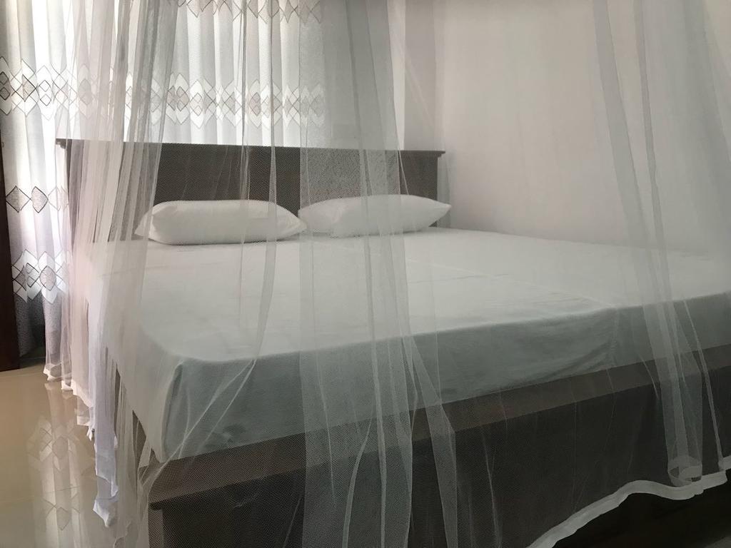 Hiru Resort Inn Unawatuna Buitenkant foto