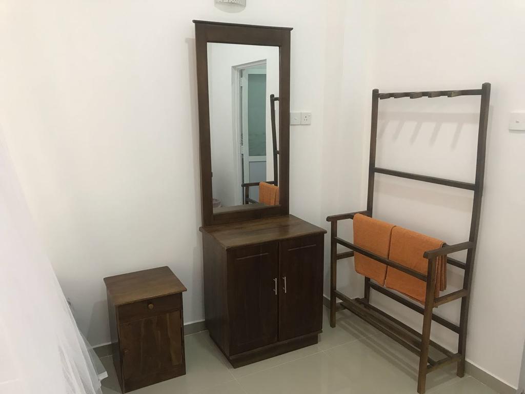 Hiru Resort Inn Unawatuna Buitenkant foto