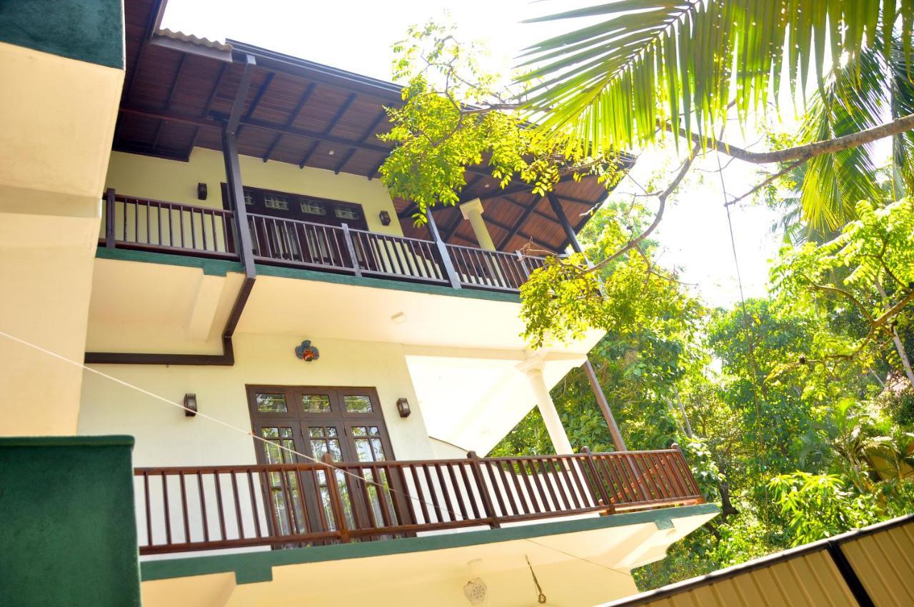 Hiru Resort Inn Unawatuna Buitenkant foto